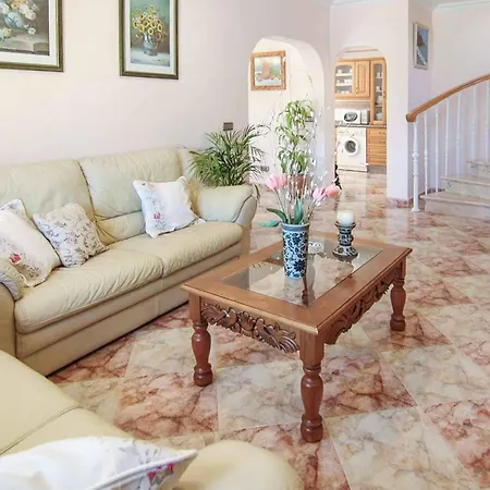 Mercedes Villa *